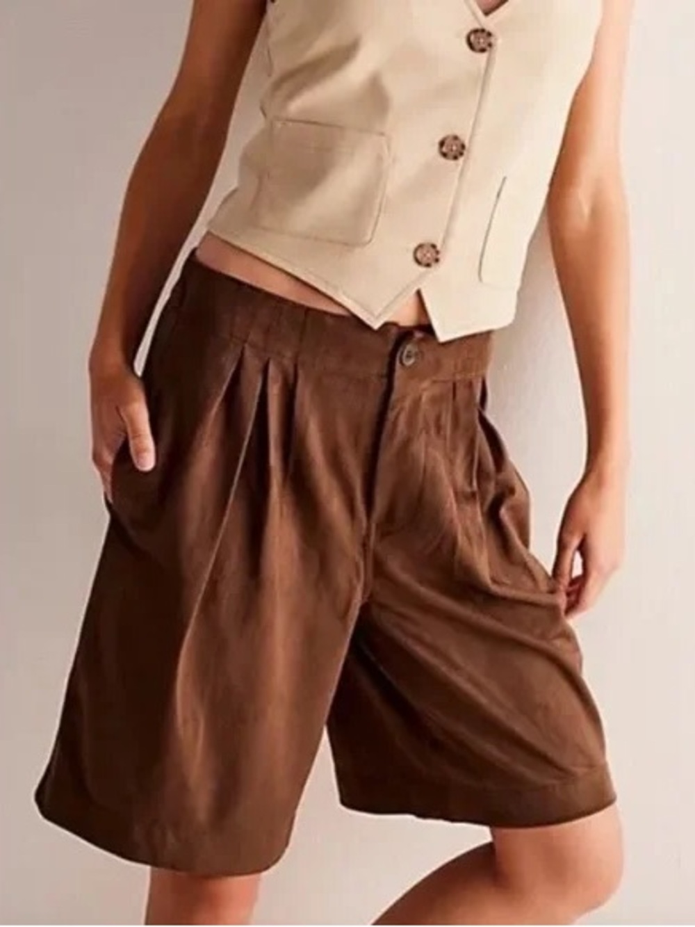 We The Free Straight on Suede Shorts sz M